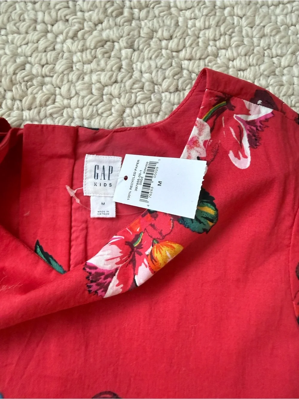 GAP bright red